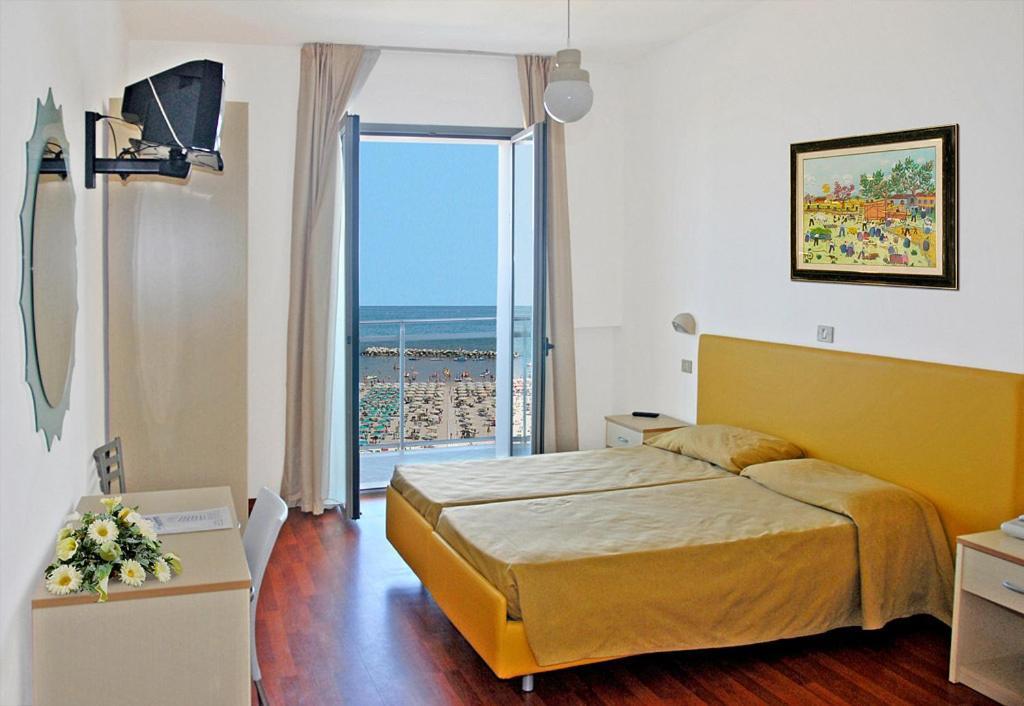 Hotel Majestic Pesaro Room photo